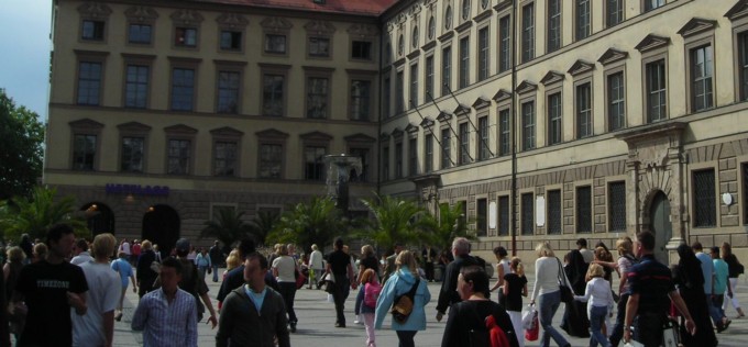 The Neuhauser and the Kaufinger Straße are the shopping hotspots in Munich