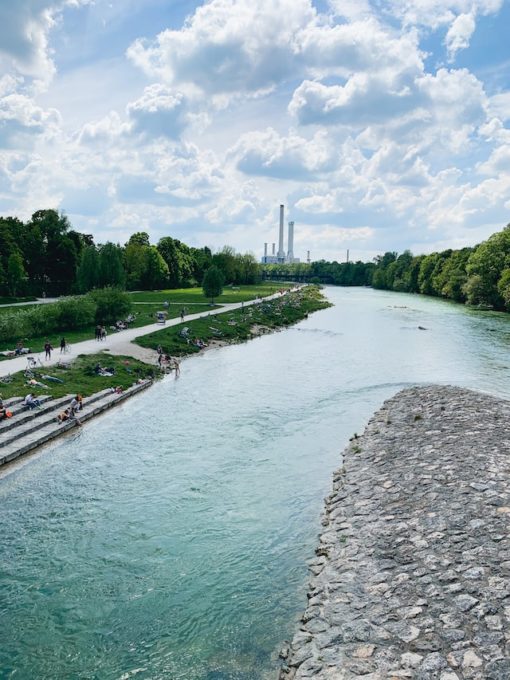 Isarabschnitt an der Reichenbachbrücke, München