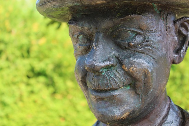 Gesicht der Thomas Mann Statue in der Nähe von München
